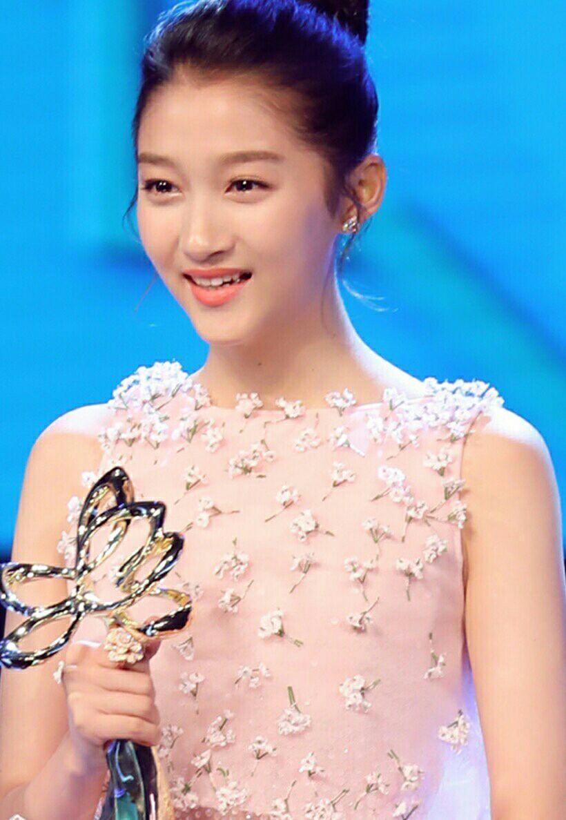 怎样评价关晓彤的长相?