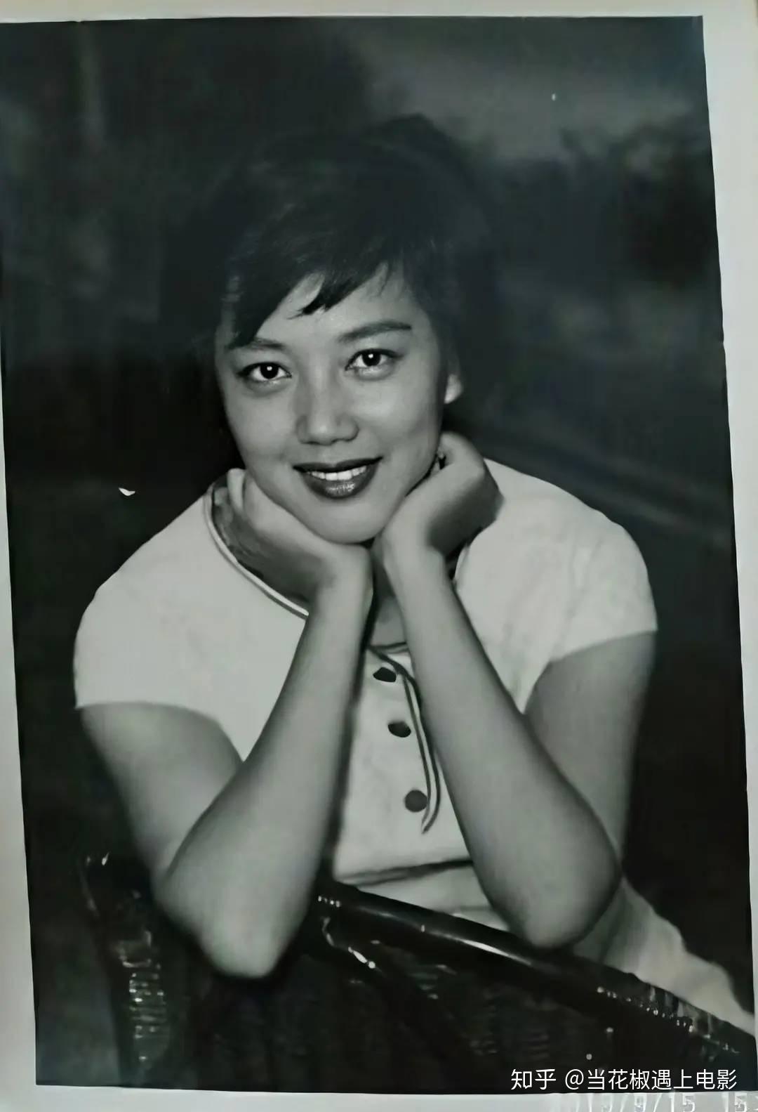 当时演员这个职业的大环境并不好,夏萍也因此错过了一个演员最好的