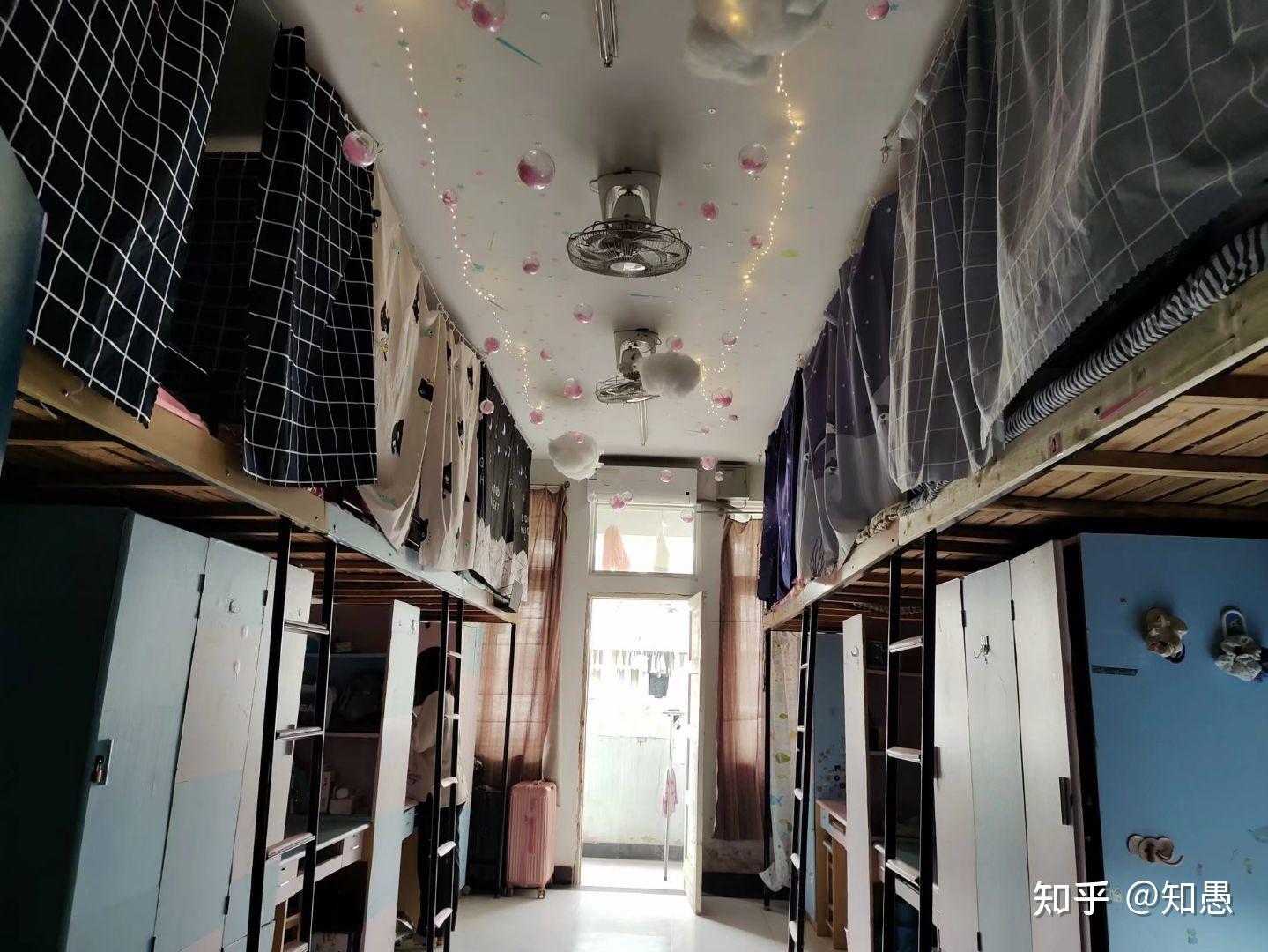 安徽商贸职业技术学院的三个宿舍分别是什么样子的?