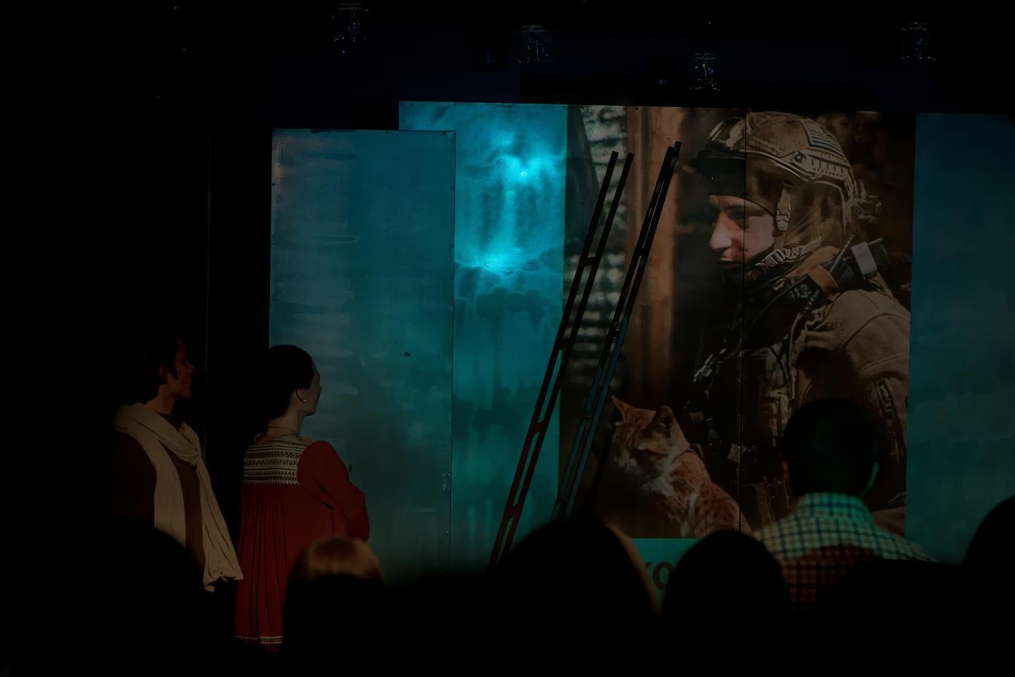 成人剧目《仰望天空》献给在前线牺牲的米哈伊尔·杰米亚诺夫