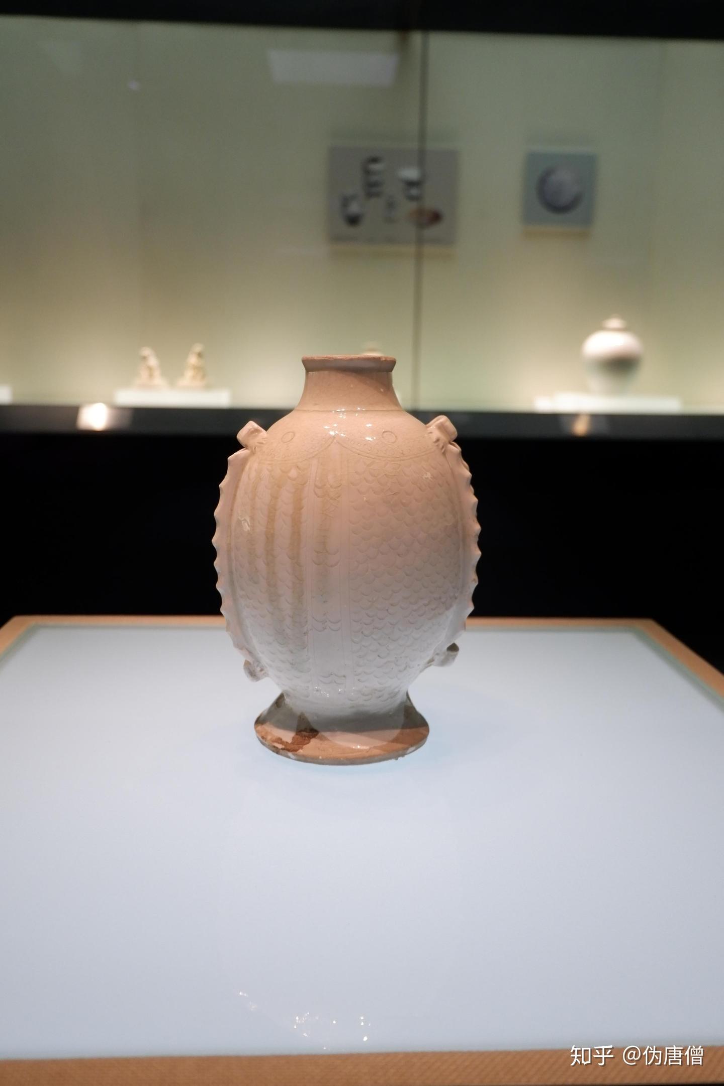 博物馆里的瓷器史”唐邢窑“盈”字款白釉盖罐（河北博物院藏） - 知乎