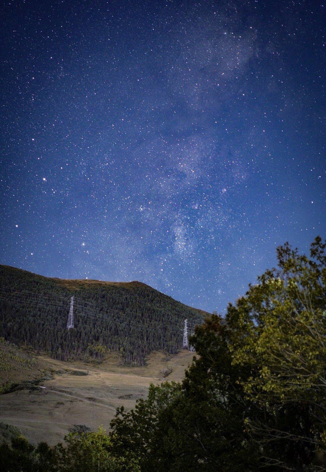 新都桥行行日将暮星回夜未央