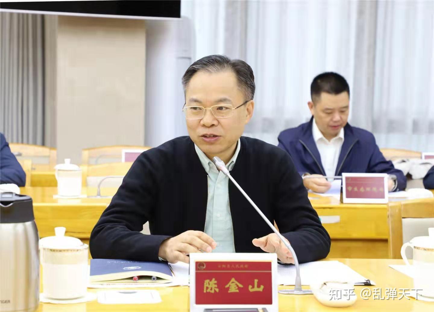 重庆市原副市长熊雪被开除党籍 33岁成为副区长 被指“对配偶不管不教”_中共中央_严重_违纪