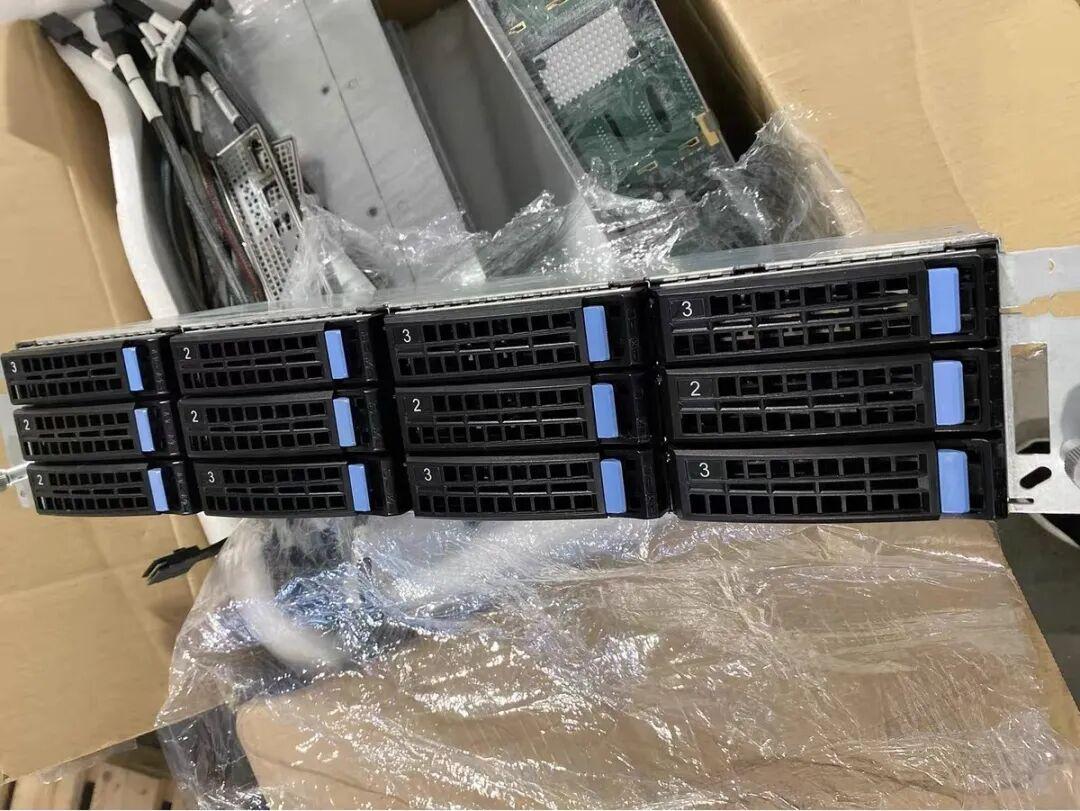 50块钱12盘位硬盘笼,带12G背板,NAS DIY用户福音