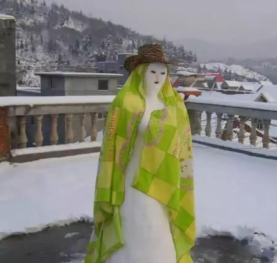 笑死了谁堆的雪人美女这身材太有料了