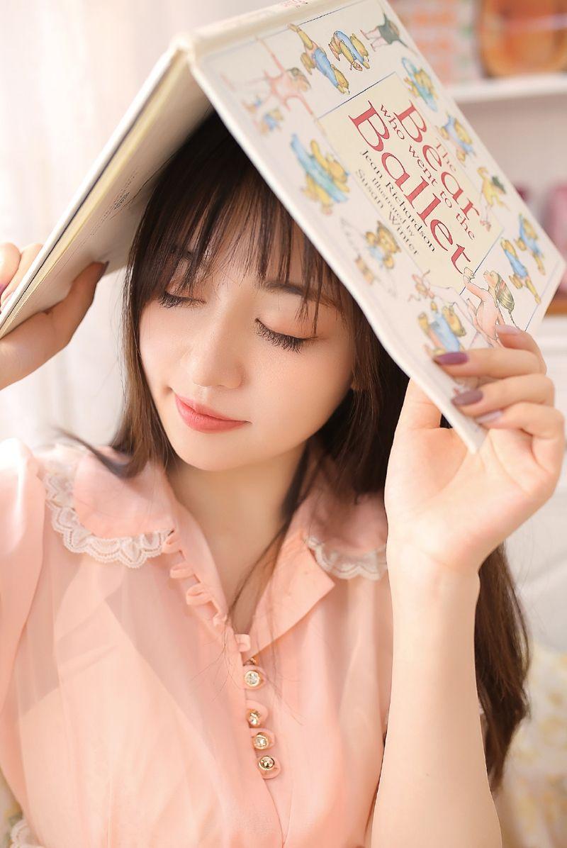 又纯又欲美女写真壁纸子行吾且闭柴扉却要霜须一两茎