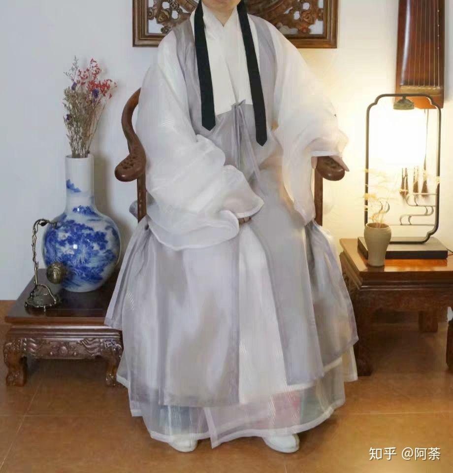 如何区分白色汉服和丧服