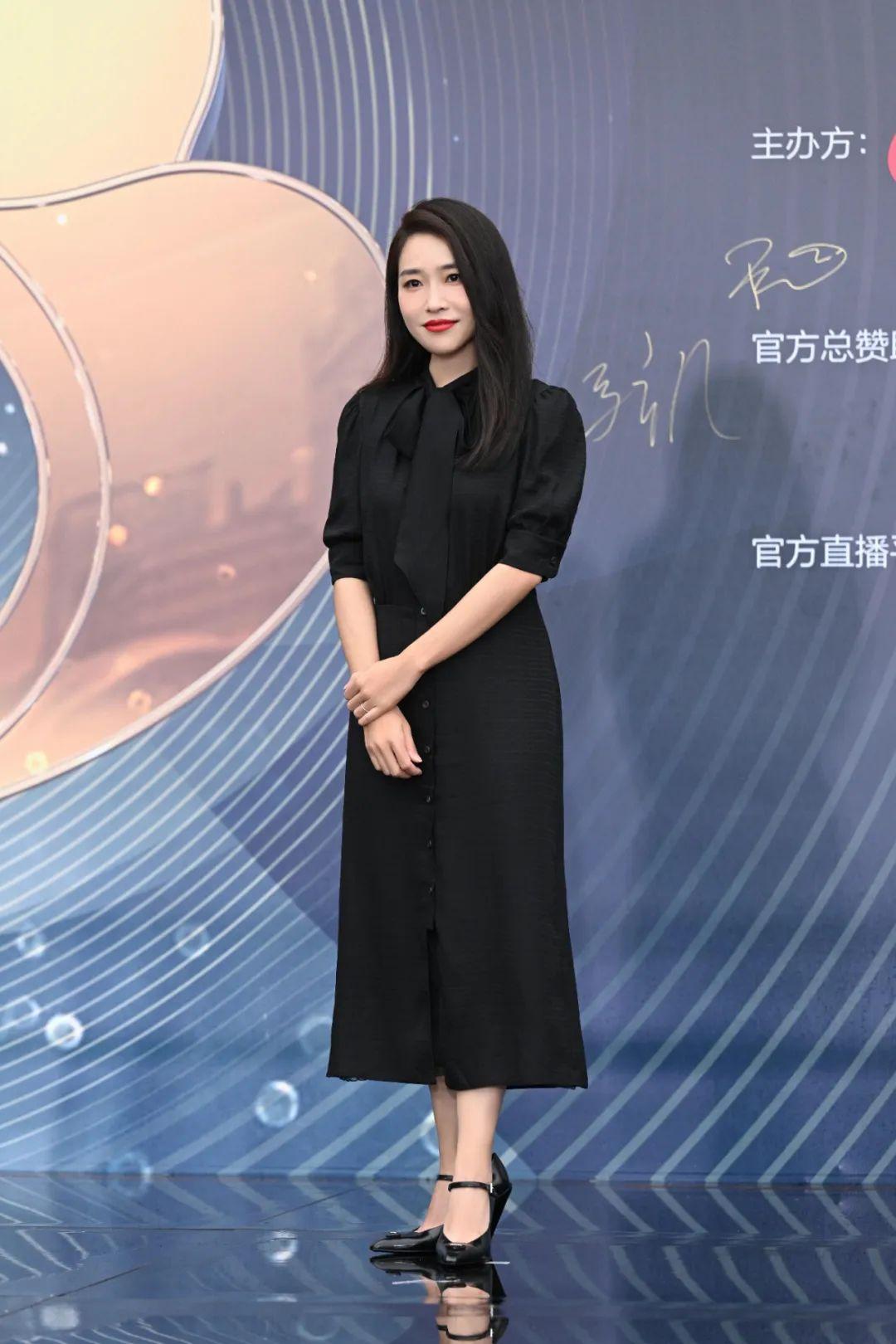 张末获微博电影之夜年度最受瞩目导演荣誉联合执导作品狙击手获年度