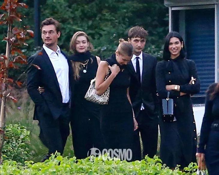 众所周知,hadid家族三姐弟是含着金汤匙出生的,名气不输卡戴珊家族.