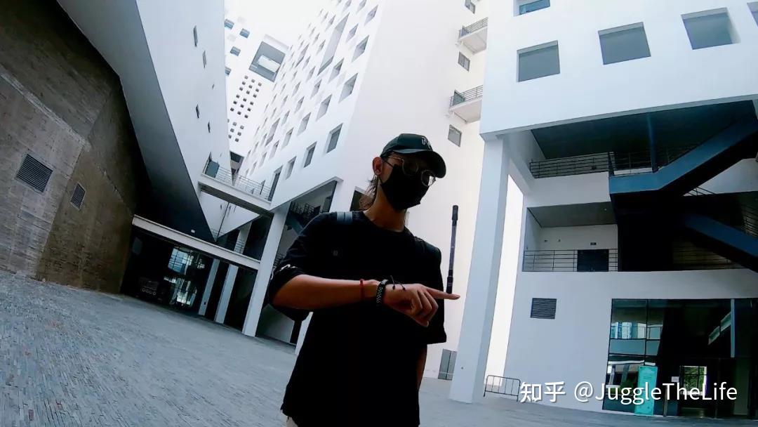 当你还在上课转笔时已经有人把转笔做成了职业