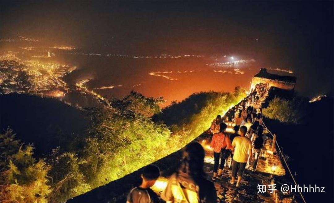 我国唯一可夜游的长城,夜晚的司马台长城只开放东五段夜幕落下,坐拥着