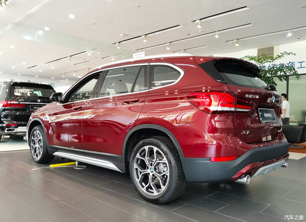 到店实拍2021款宝马x1轴距2780mm售27983398万元