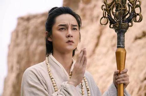 客串和翻版《大话西游》中的神出彩的话痨唐僧,让尹正的人气直冲云霄