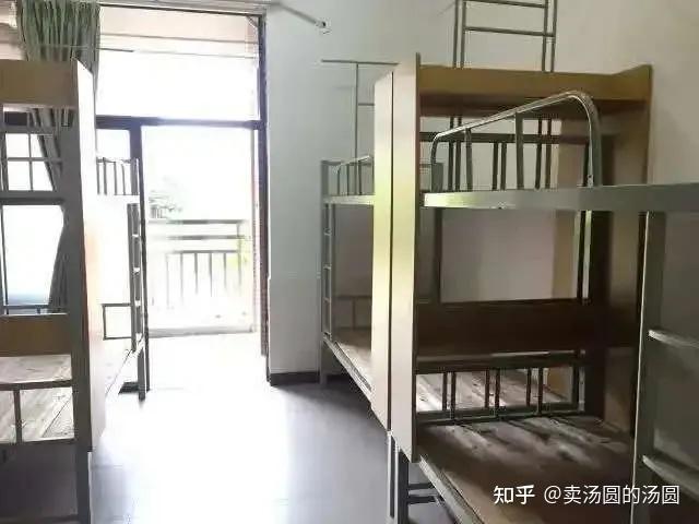 有作为天河区属巨无霸的广中,校舍配备也是一流,饭堂宿舍更是区域一体