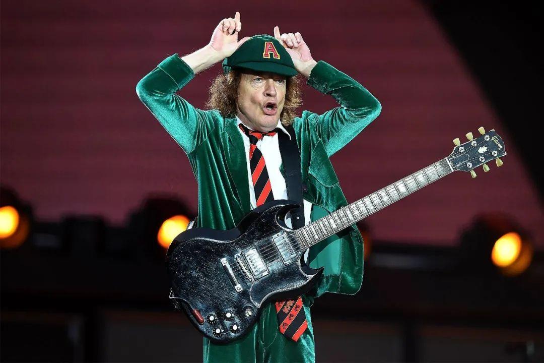 acdc的凤凰涅盘这个世界需要摇滚乐