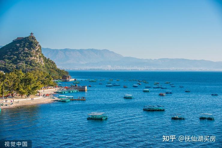 農家樂,民宿和水上娛樂等建築設施拔地而起,一到週末節假日,撫仙湖便