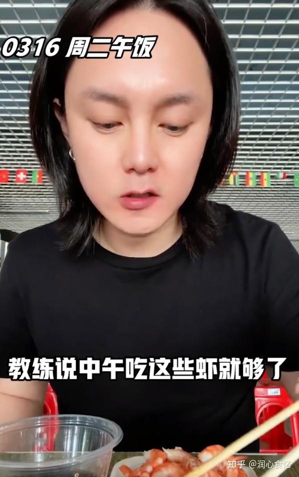 尹正晒了一周7天减脂餐夜宵竟然有牛排吃网友看得我也想减肥