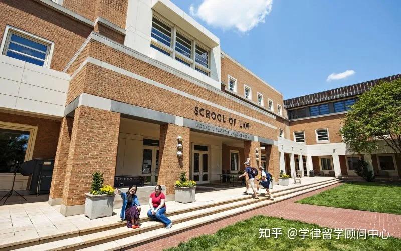 录取率方面,t3法学院非常稳定,一直以来都是录取率最低的三所法学院.