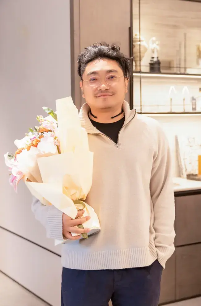 短剧圈“最不务正业”的导演：开酒吧、拍实验剧、出爆款 - 知乎