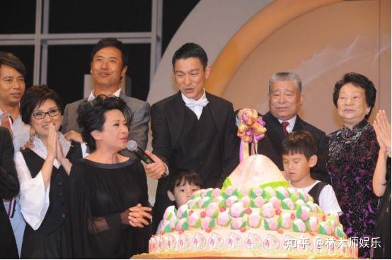 刘德华父亲去世!曾全家住笼屋,当消防员养家,3年前买千万豪宅