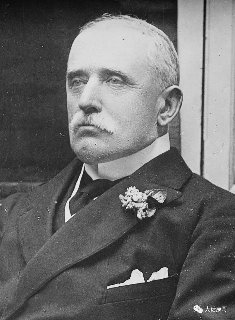 而另一边的加利埃尼可没有给小毛奇太多的机会,他不像霞飞那么犹豫,他