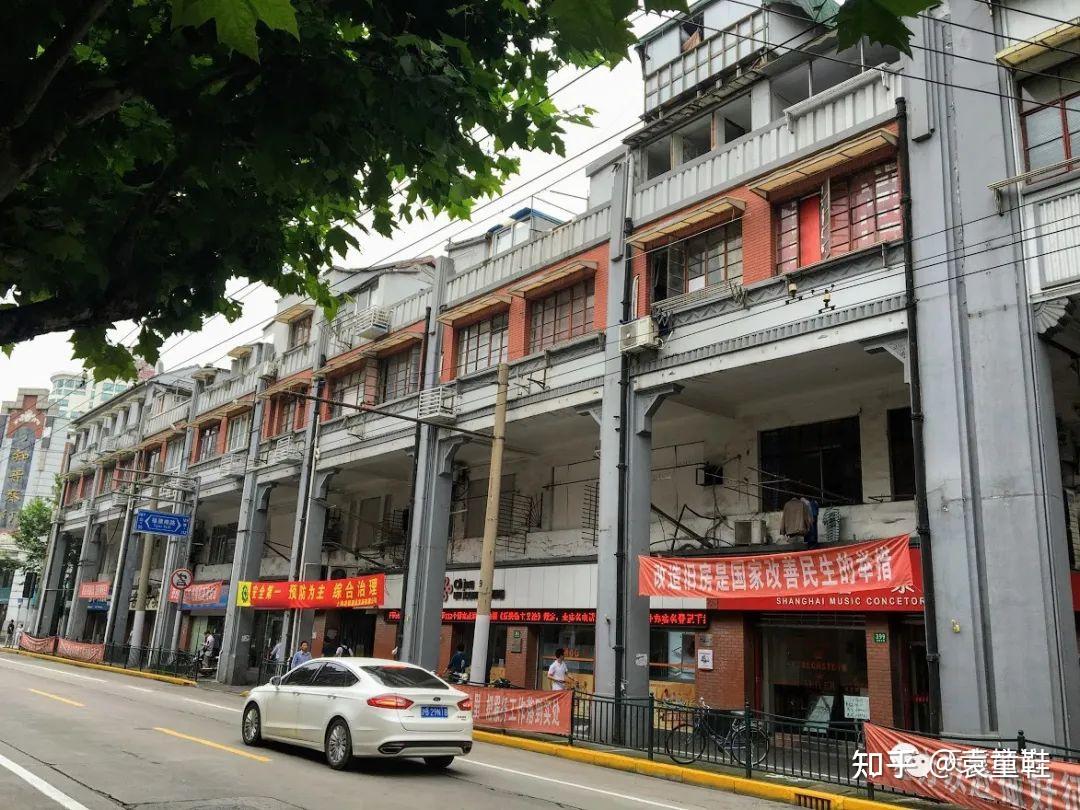 国人爱称其为"大马路",然后九江路,汉口就可以"二马路","三马路"地叫