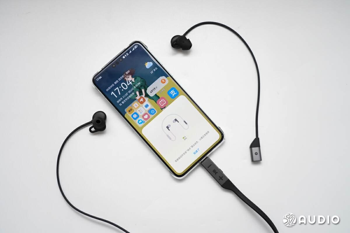 华为摒弃了传统蓝牙耳机开孔充电的方式,创新性的将耳机使用usb-c接口