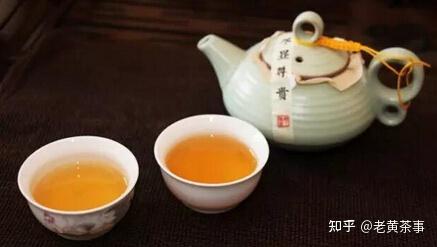 夏季喝白茶,綠茶;秋季喝烏龍茶;冬季喝紅茶,普洱熟茶,陳年普洱生茶