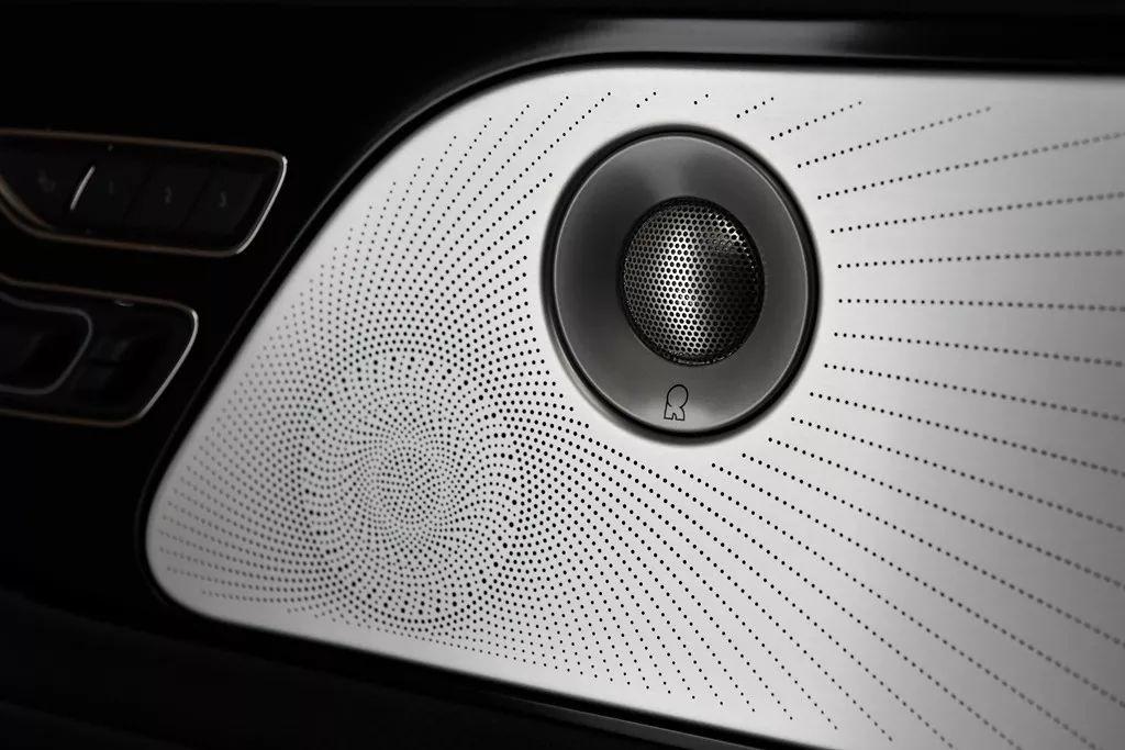 吸门,降噪夹层玻璃,anc主动降噪系统,而音响则是哈曼旗下顶尖的revel