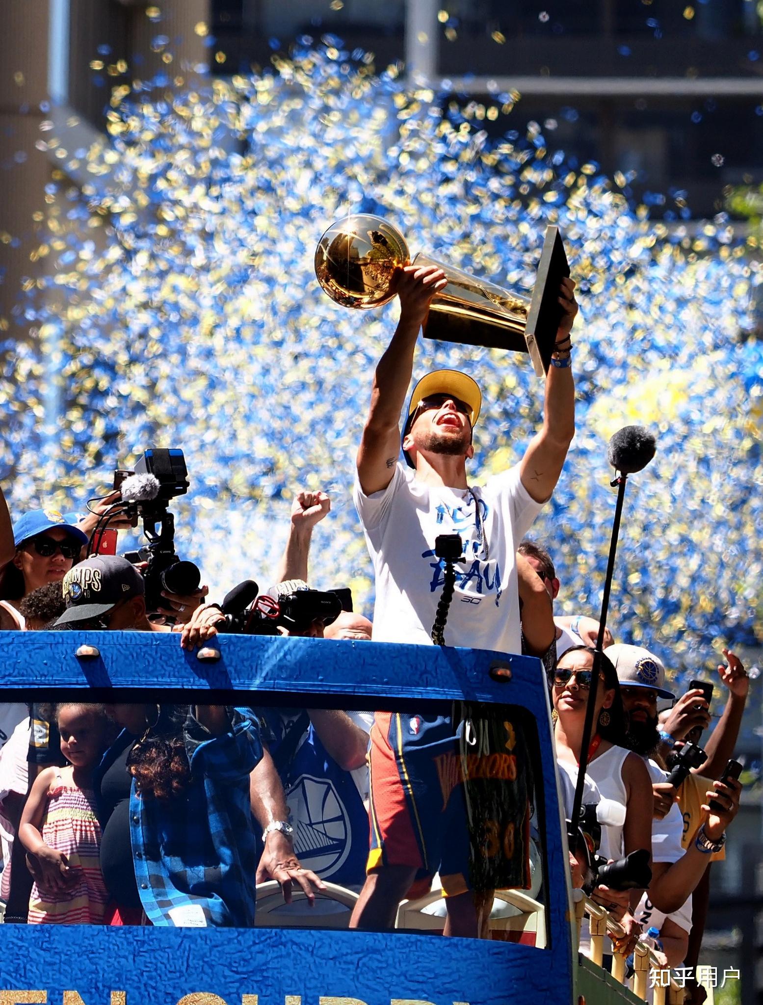 库里晒本赛季3座mvp奖杯|大满贯!