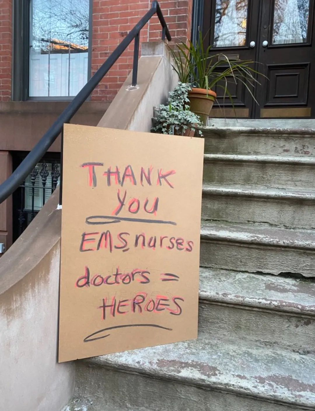 芳芳美国疫情日记:美国已经演到"训诫李文亮"那集了.