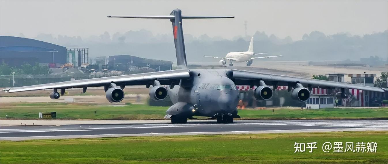 首先,就是运油-20空中加油机