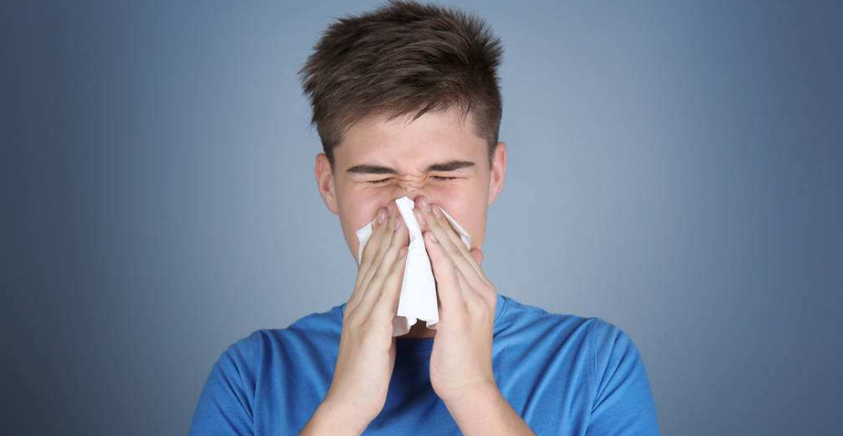 习惯性用力擤鼻涕带来的坏处可不少