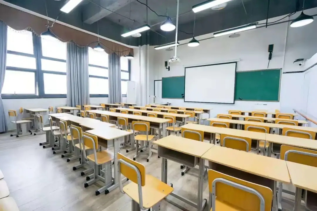 绘聚上岸分享长江大学生于忧患死于安乐