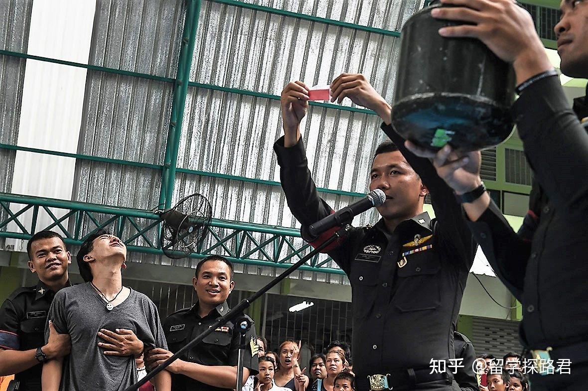 美女如云堪称选美大赛有一种选美叫泰国式征兵