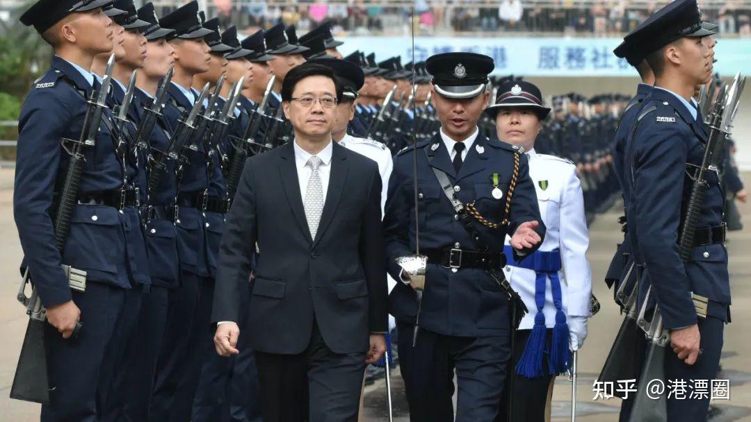 刚刚从穷小子逆袭的他成为香港新特首