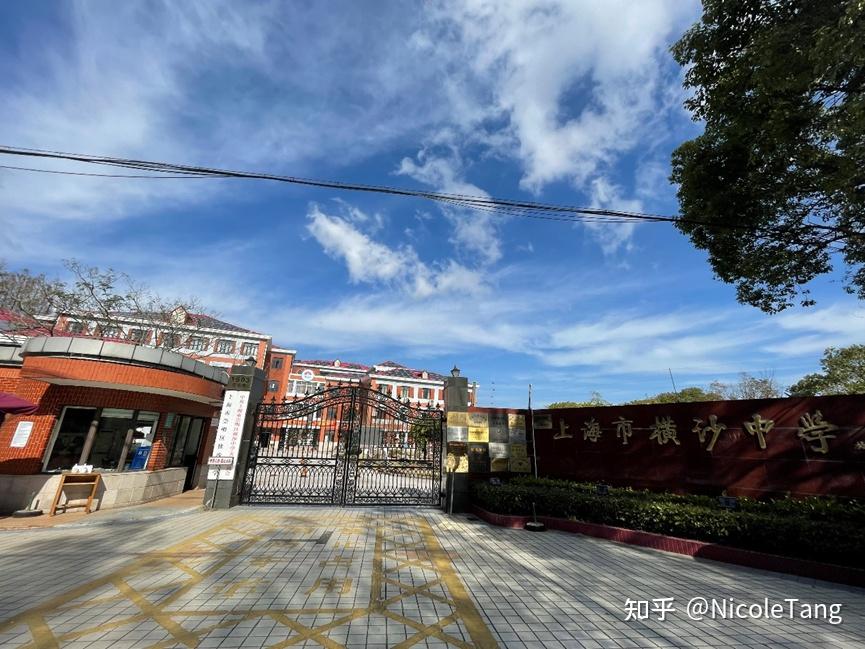 一路向西直到育贤北路,依次踩点新永面渔港,怡松凤芝园还有横沙中学