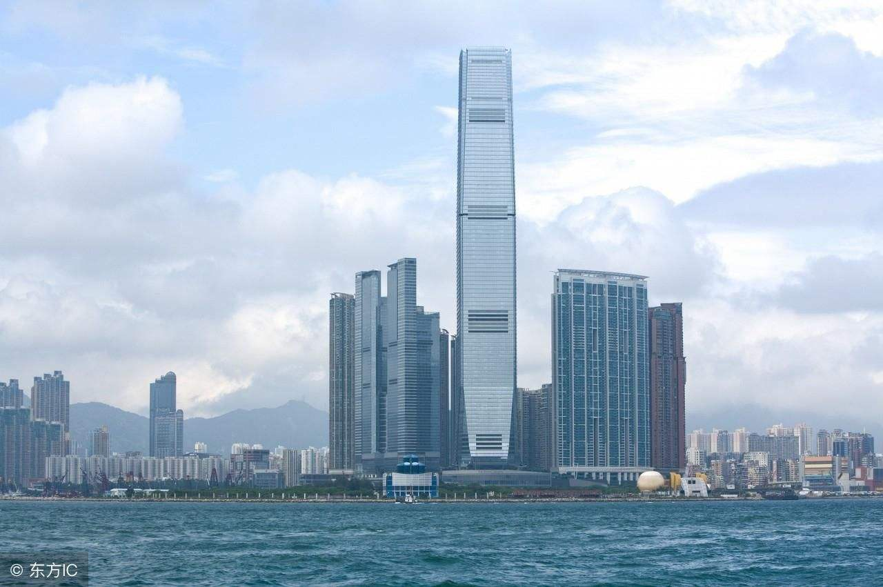 把ifc(国金中心)和icc(环贸广场)并列在一起的原因很简单,它们都是由