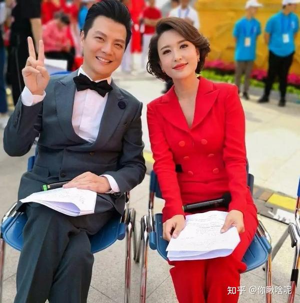央视主持张蕾:嫁大20岁矿业大亨,婚后生一子,一家三口其乐融融 - 知乎