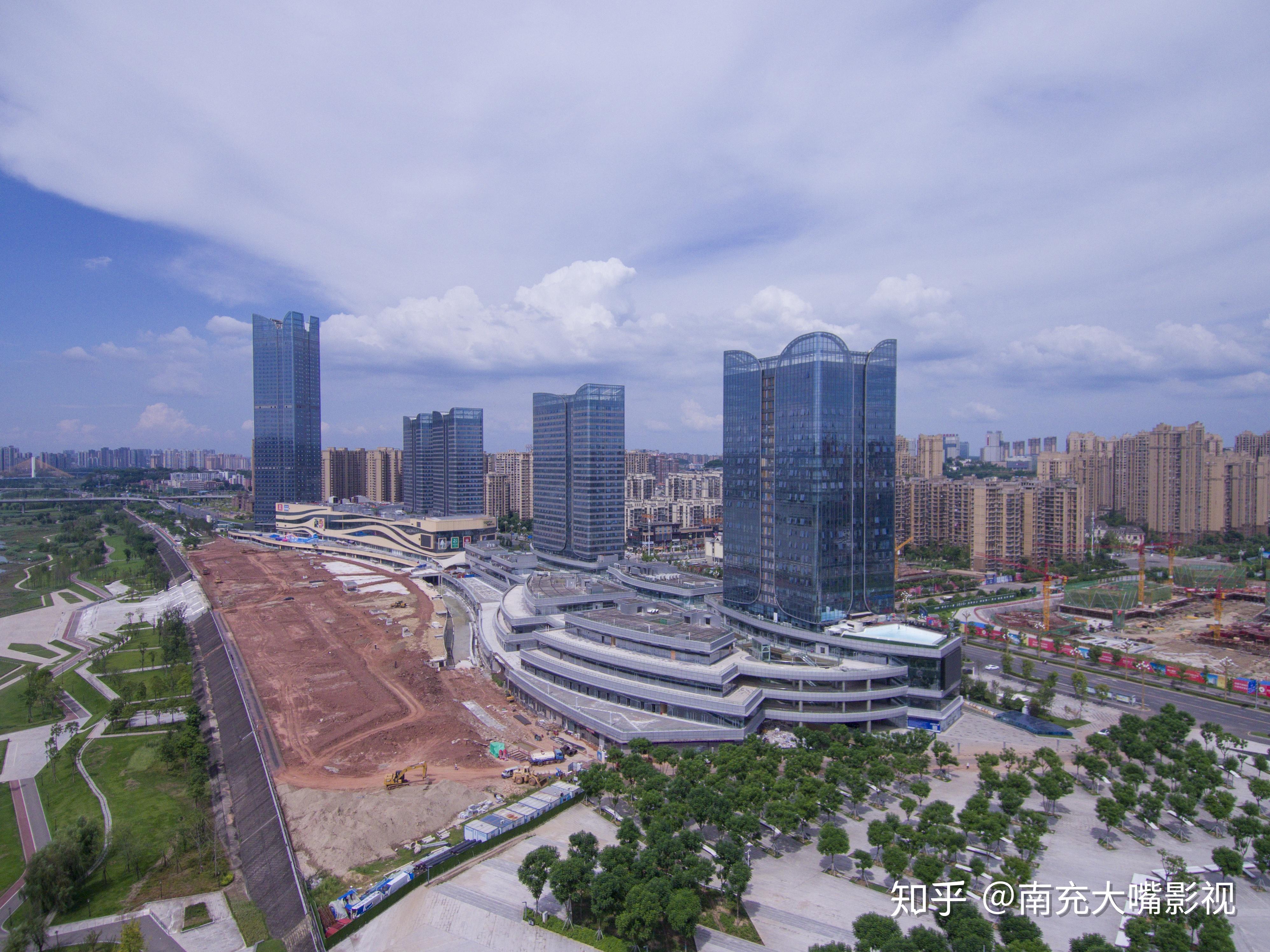 川东北金融中心让城市从形象上焕然一新,是南充的荣耀与辉煌.