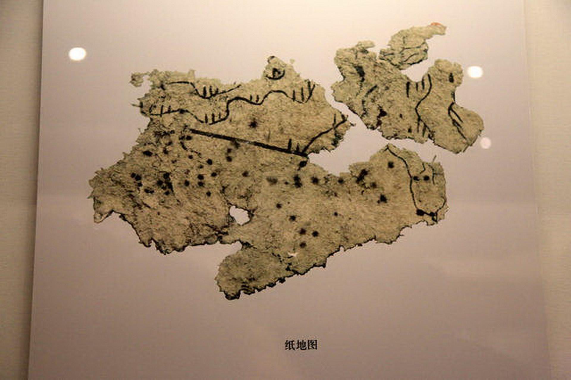 甘肃省天水市放马滩5号汉墓出土的西汉纸地图与长沙马王堆西汉墓出土