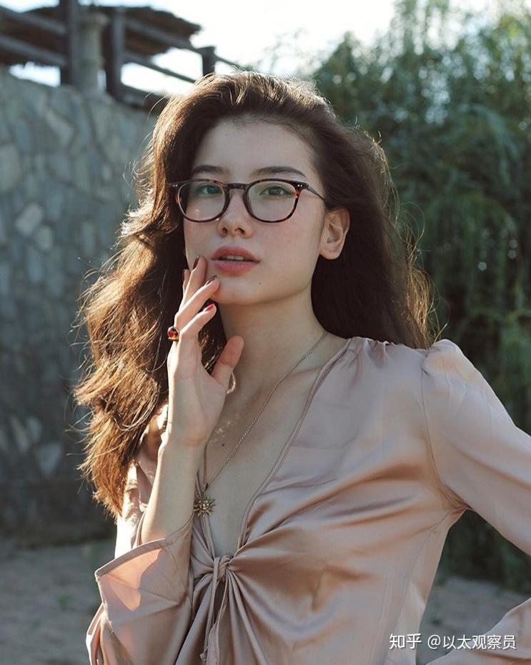 2,far00da agzamova(油管:the cookarachapants)小姐姐是一名美国