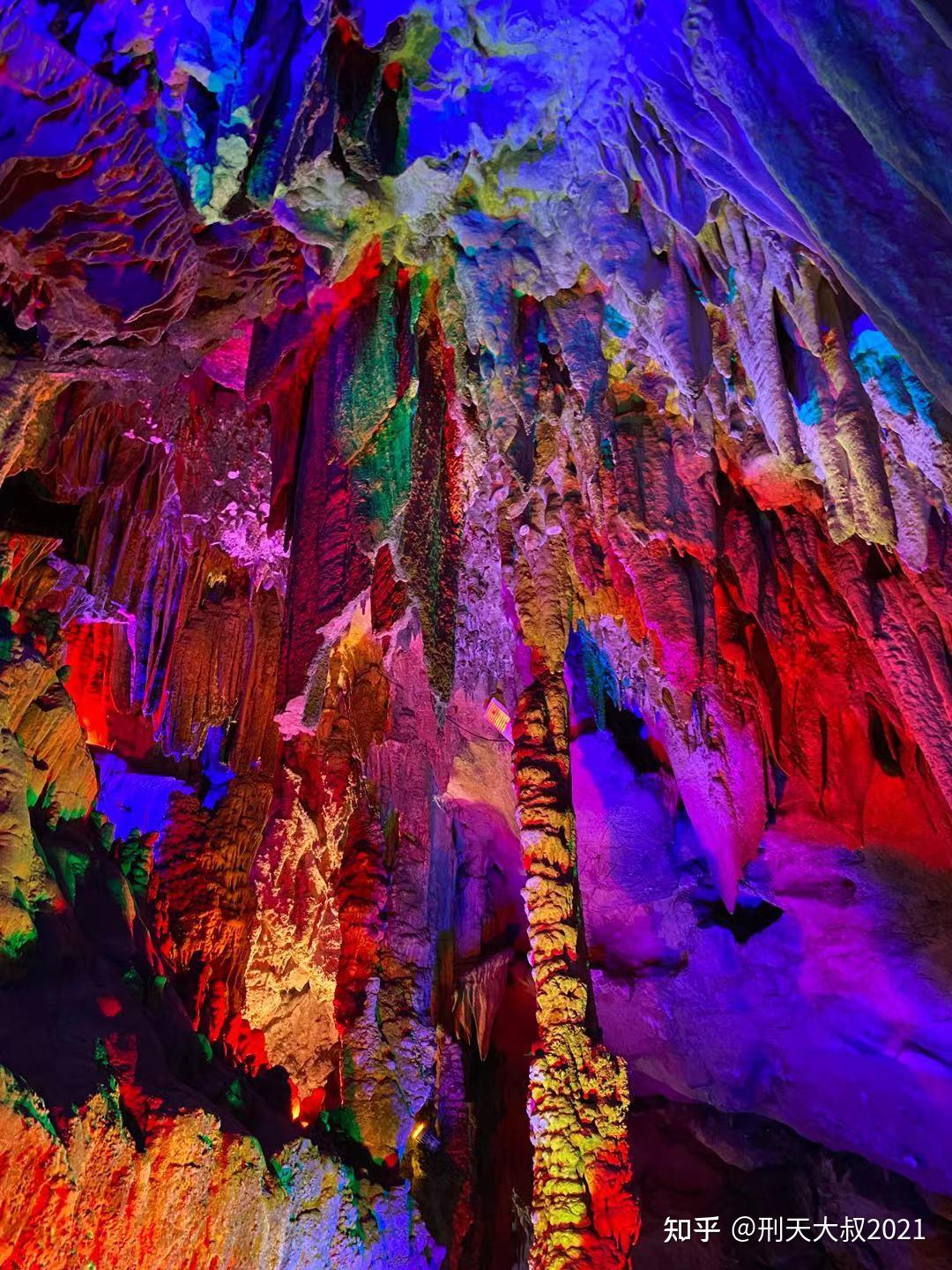 桂林阳朔的喀斯特地貌有多美看看那里的岩洞就知道了