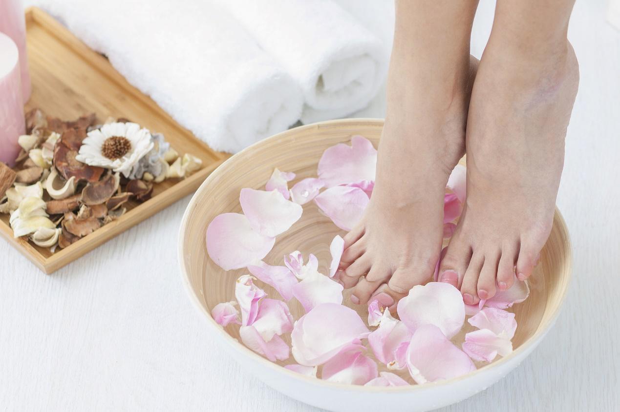 每天用热水泡脚到底是养生还是减寿医生终于说出实话