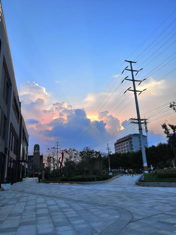 你手机里有没有随手一拍以为很丑但实际上很好看的照片?