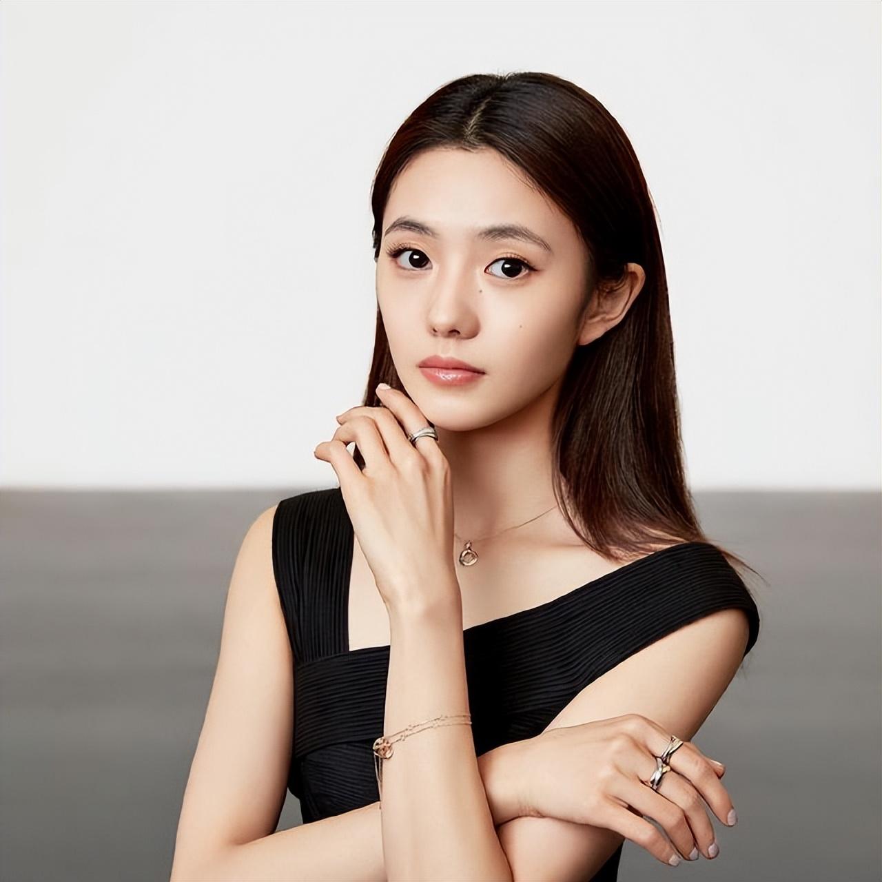 明星们为奢侈品代言珠宝是首选因为女人在戴上珠宝后总是闪亮的