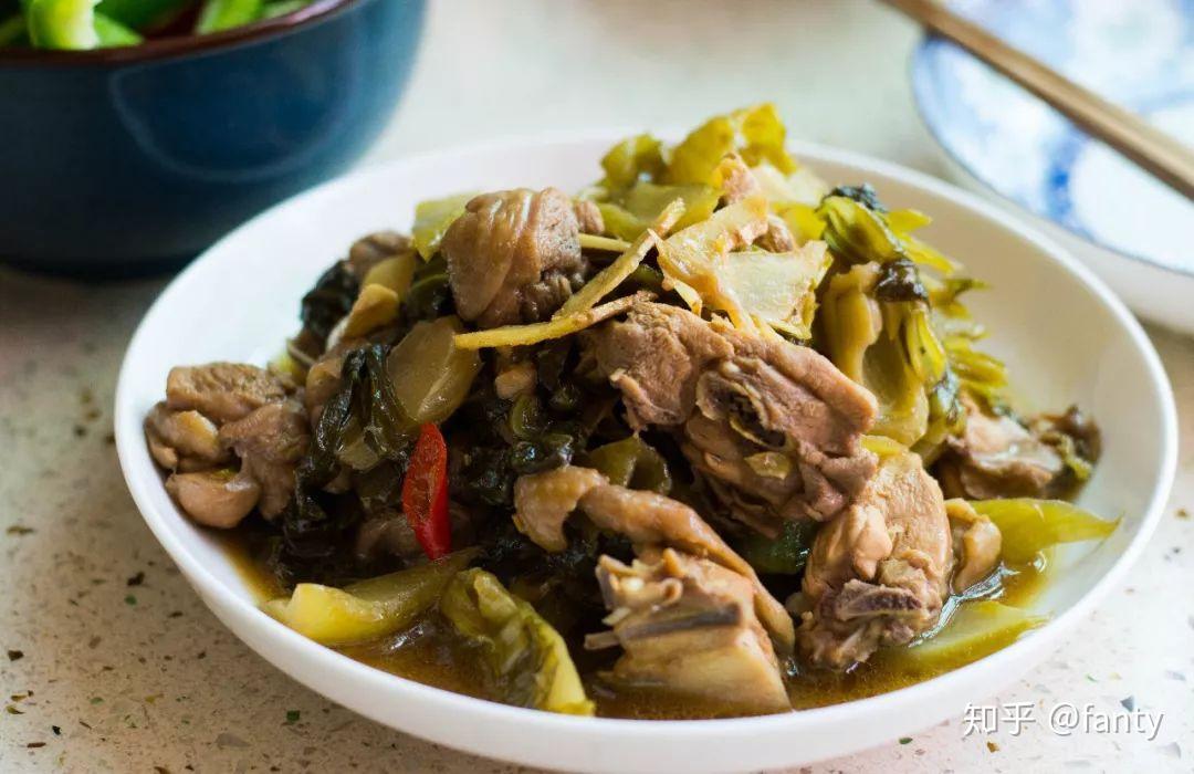 从小就会的酸菜烧鸡肉总不时惦记