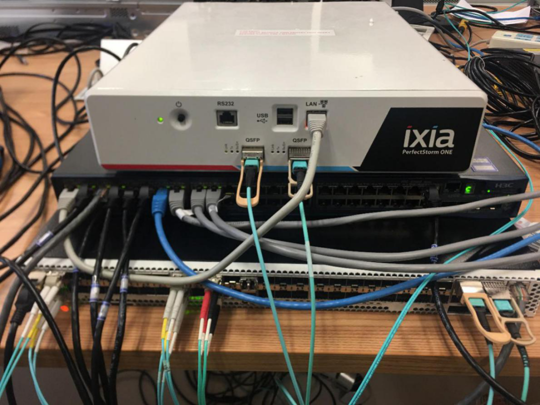 中国信通院)网络安全实验室利用测试仪表搭建的模拟测试环境中进行,并