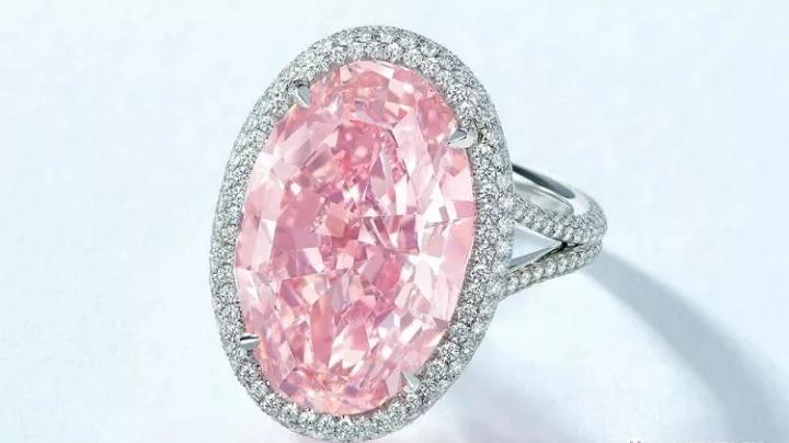 世界上最贵的钻石戒指图片