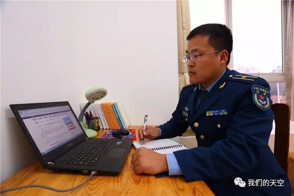 由"拒绝"到"真爱",一名空降兵基层干部的理论学习之路